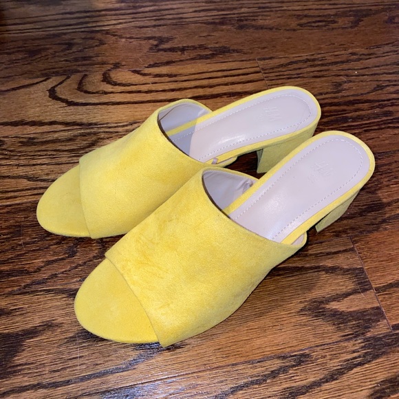 Yellow Heels - Picture 1 of 4